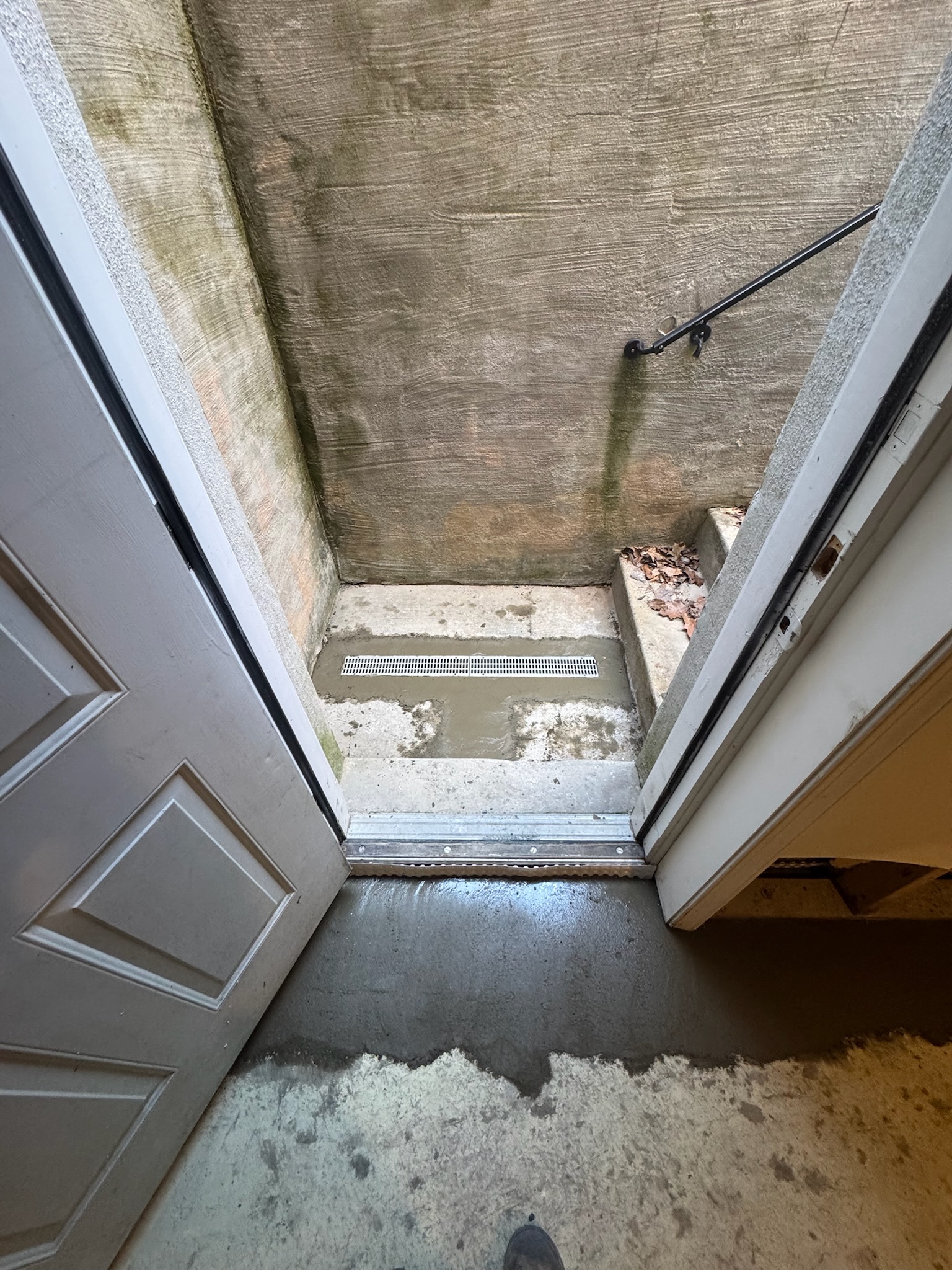 OBW installing a crawl space drainage system in a Maryland home
